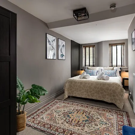 New Stylish & Cosy-2bed-basement-central Flat-by Fabaccommodation *
