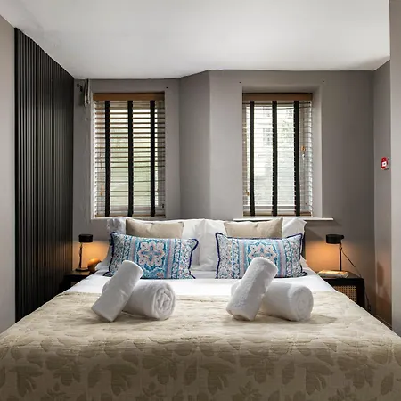 New Stylish & Cosy-2bed-basement-central Flat-by Fabaccommodation בריסטול