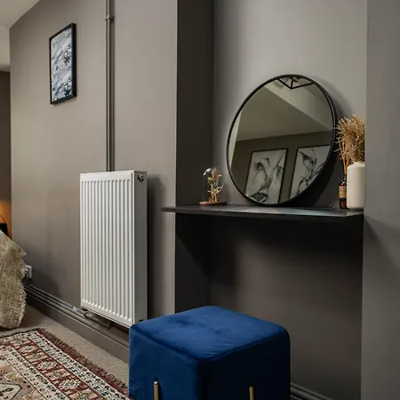 New Stylish & Cosy-2bed-basement-central Flat-by Fabaccommodation בריסטול