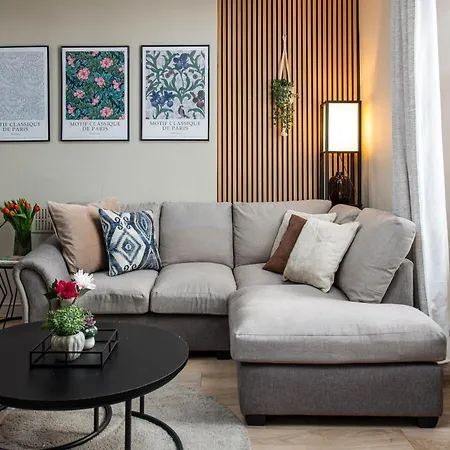New Stylish & Cosy-2bed-basement-central Flat-by Fabaccommodation דירה בריסטול