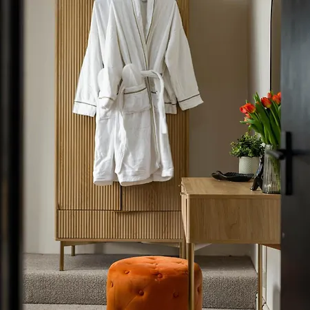 New Stylish & Cosy-2bed-basement-central Flat-by Fabaccommodation דירה בריסטול